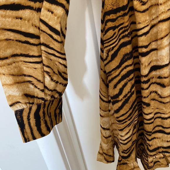 Mini brown combo dress from Fashion Nova size large but can fits medium size - Picture 4 of 9